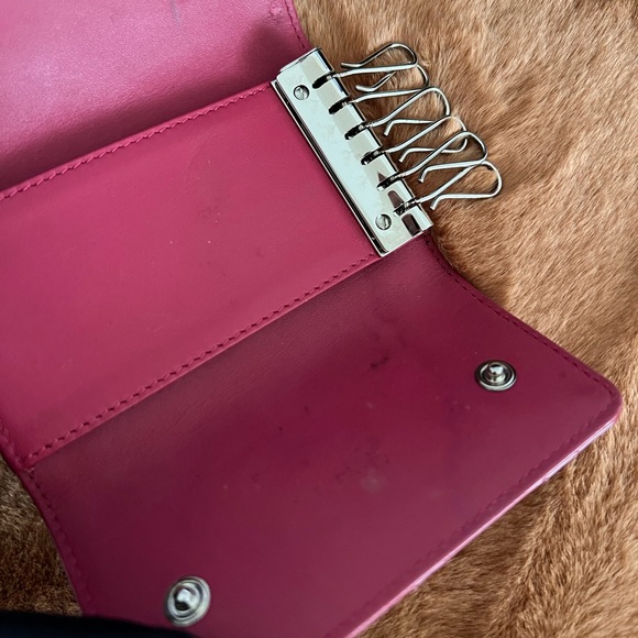 Auth Chanel Dark Pink Patent Quilted 6 Ring Key Holder - Great Condition - Picture 7 of 13